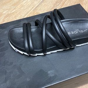 J Slide sandals gently used size 7 in black